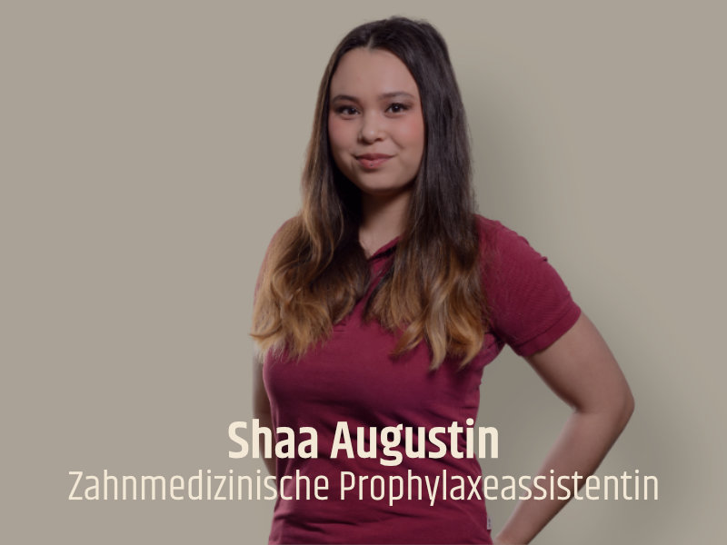 Portrait von zahnmedizinischer Prophylaxeassistentin Shaa Augustin in Steglitz