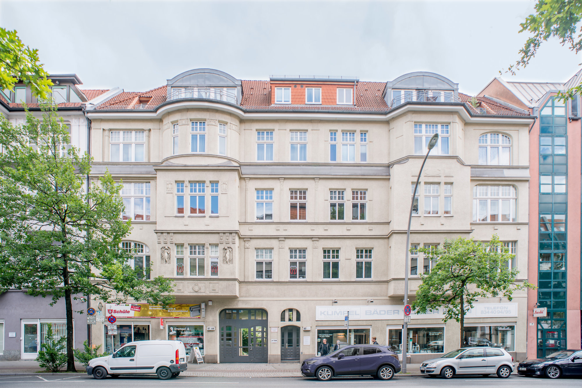 Außenansicht der Zahnarztpraxis auf der Schloßstraße in Steglitz
